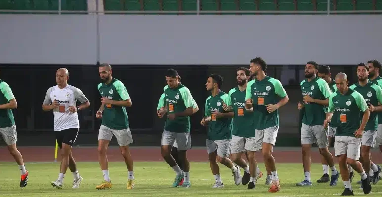 حدث غريب بتدريبات المنتخب الجزائري في كوت ديفوار – الكورة.ما