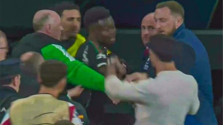 ماركا توضح سبب شجار كارفاخال وساكا.. وعقوبة محتملة على لاعب ريال مدريد
