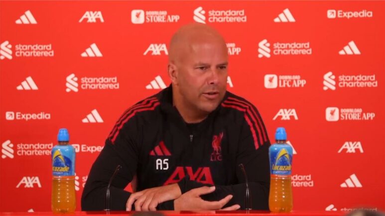 سلوت: أنتظر ردة فعل من محمد صلاح أمام مانشستر يونايتد