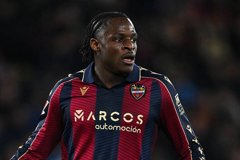 برشلونة يحسم موقفه النهائي من التعاقد مع إيتا إيونج