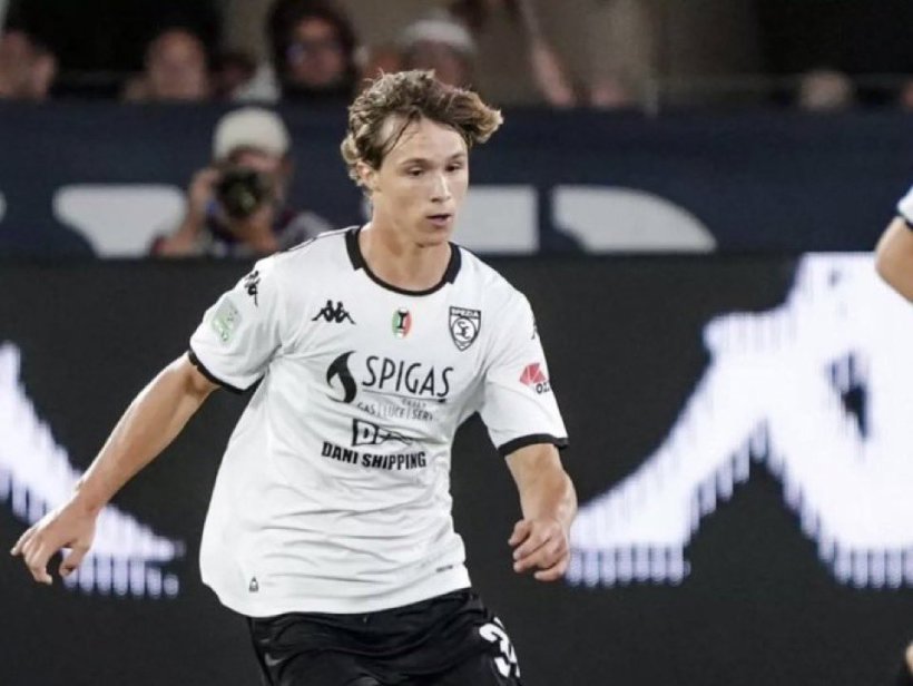 ميلان يراقب تطور كوموتو ويضعه ضمن خططه المستقبلية