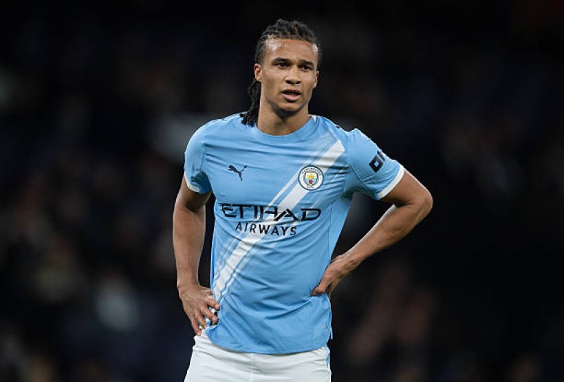 جوارديولا يحسم موقفه بشأن رحيل ناثان أكي