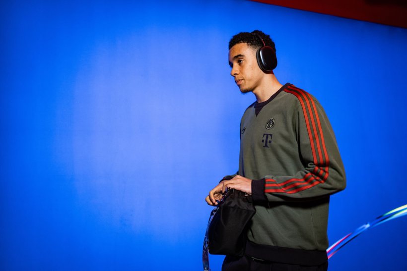 بعد غياب 207 أيام… موسيالا يعود أساسيًا مع بايرن في ليلة دوري الأبطال