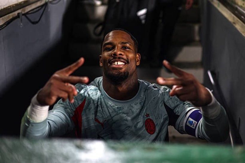 ميلان يجدد عقد حارسه ماينيان حتى 2030