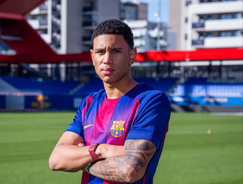 برشلونة يضم المدافع الهولندي جيوينسلي أونستين رسميًا