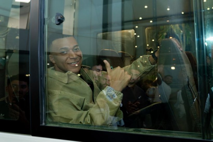 مبابي يحط الرحال في السعودية