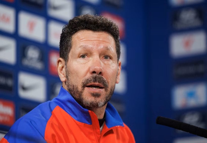 سيميوني يعتذر لفينيسيوس وبيريز بعد أزمة ديربي السوبر