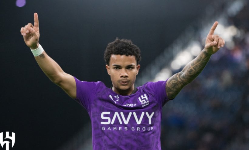 كايو سيزار يفاجئ جهاز الهلال بتصرف مثير قبل لقاء النصر