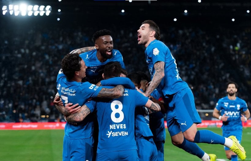 الهلال يُسقط النصر ويُحلّق بالصدارة منفردًا