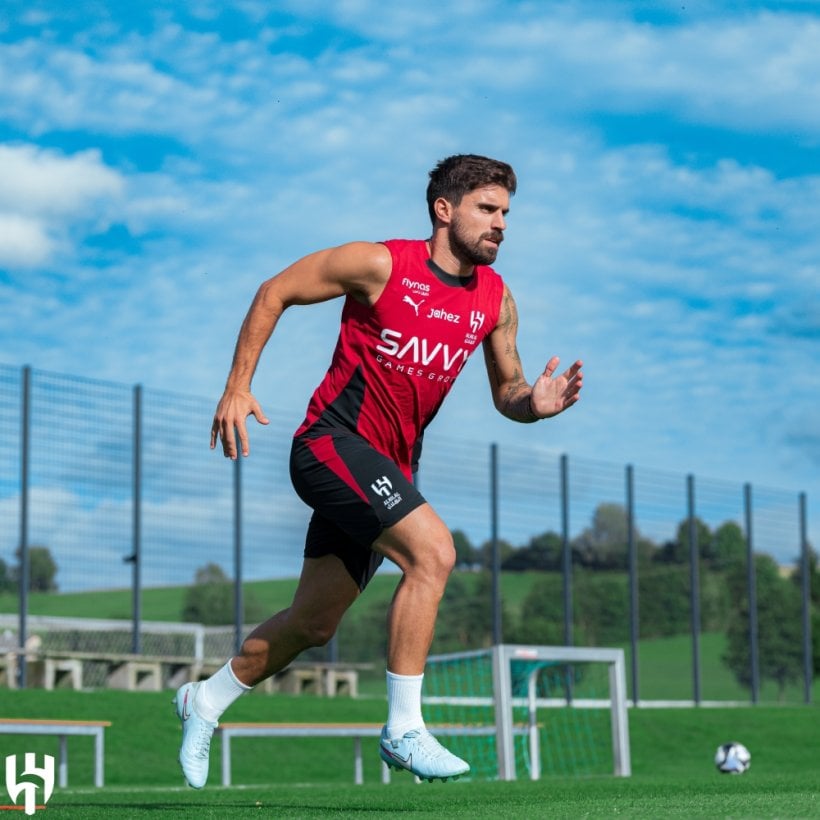 مانشستر يونايتد يطرق باب نيفيز