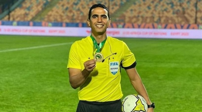 طاقم تحكيم مغربي يدير مباراة مصر ونيجيريا