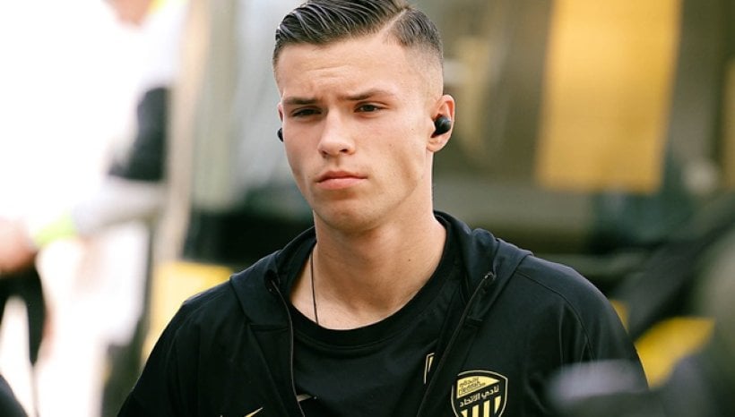 مهاجم جديد يقترب وقرارات حاسمة بشأن سيميتش والعبود