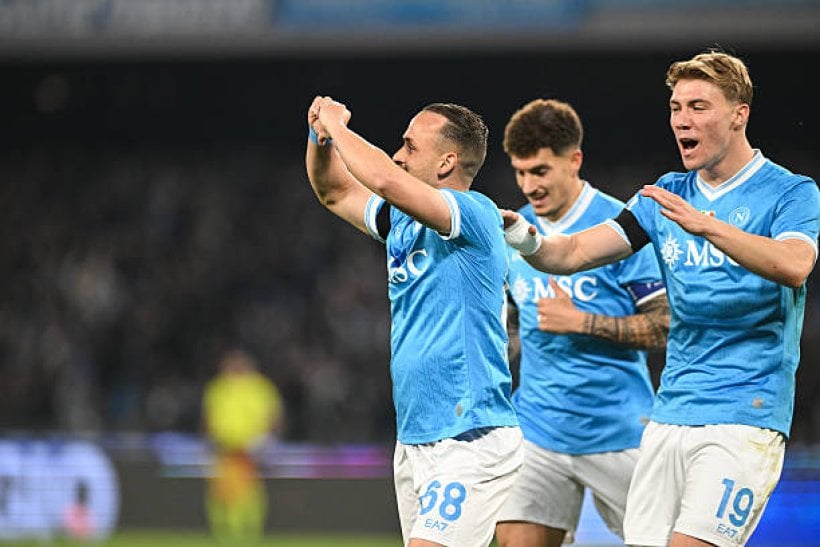 لوبتكا يقود نابولي للفوز على ساسولو في الدوري الإيطالي