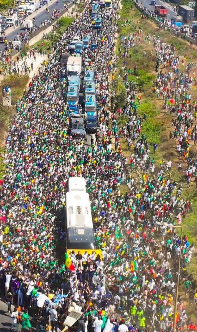 استقبال حاشد للمنتخب السنغالي في بلاده