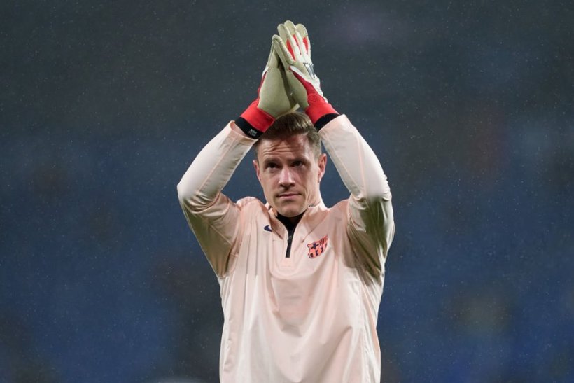 تير شتيجن يجتاز الفحص الطبي في جيرونا