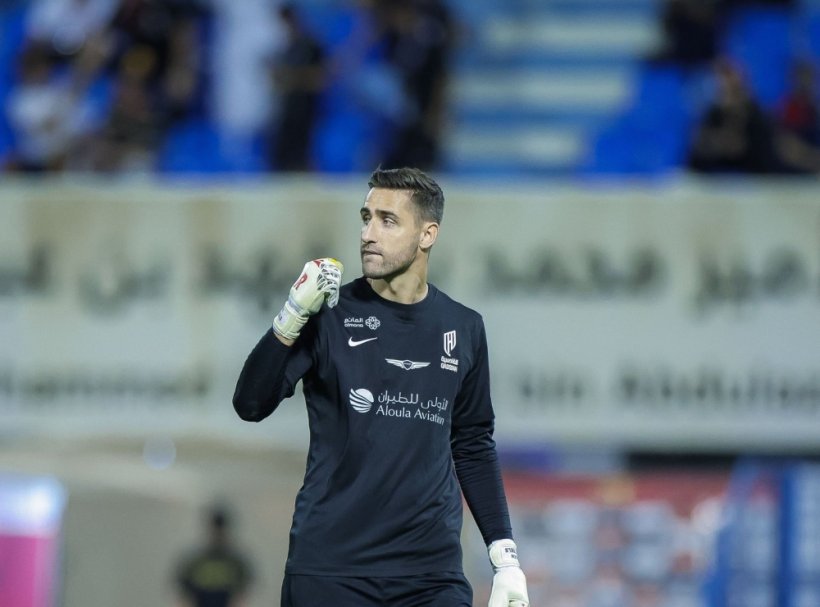 تعرض كوين كاستيلس حارس القادسية لإصابة أمام النصر