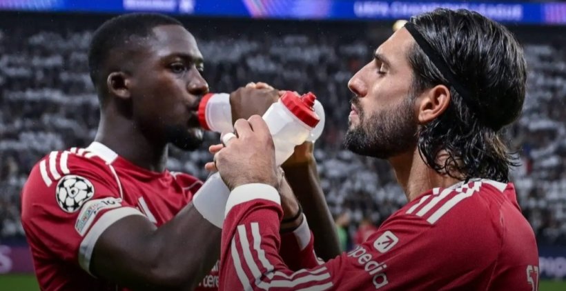 لاعب ليفربول ينعى والده