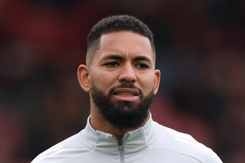 تشيلسي يدرس التعاقد مع دوجلاس لويز