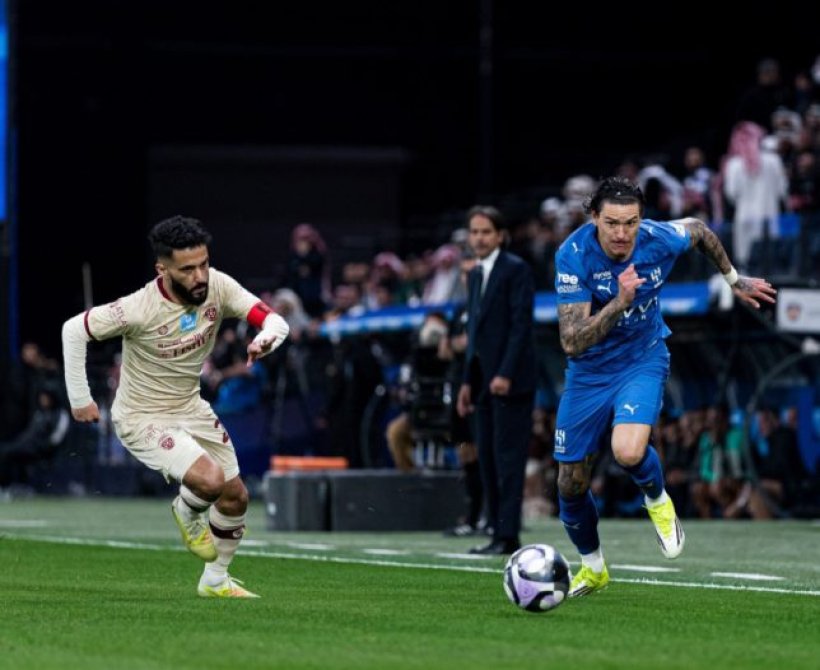 الهلال يكتسح الفيحاء برباعية ويواصل الصدارة