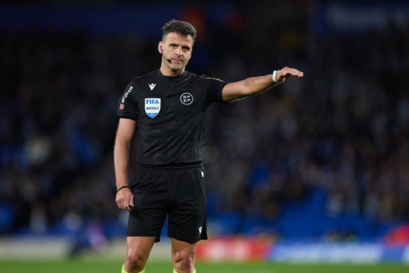 لجنة الحكام تتجه لإيقاف حكم مواجهة برشلونة وريال سوسيداد