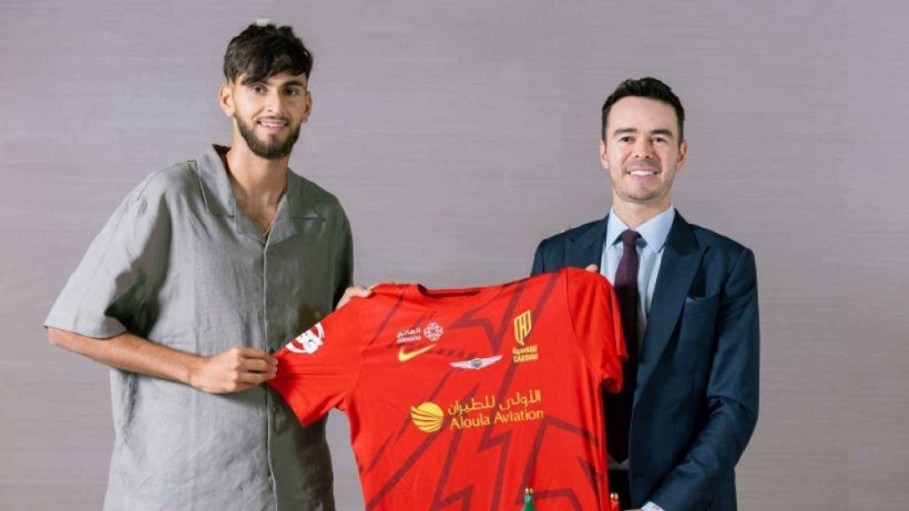 القادسية يوافق على إعارة مدافعه كارلوس خيمينيز لألميريا الإسباني