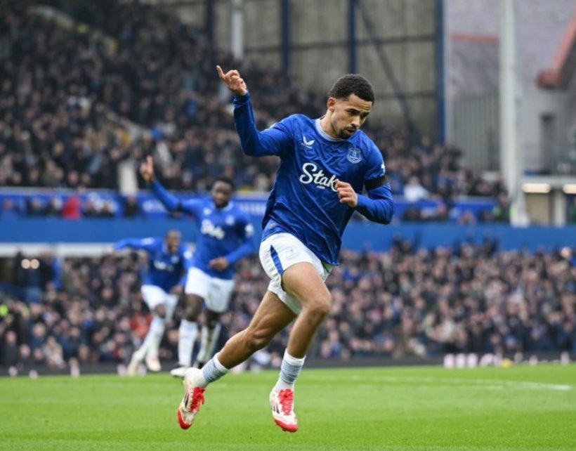 مانشستر يونايتد يضع إيليمان ندياي ضمن اهتماماته الصيفية