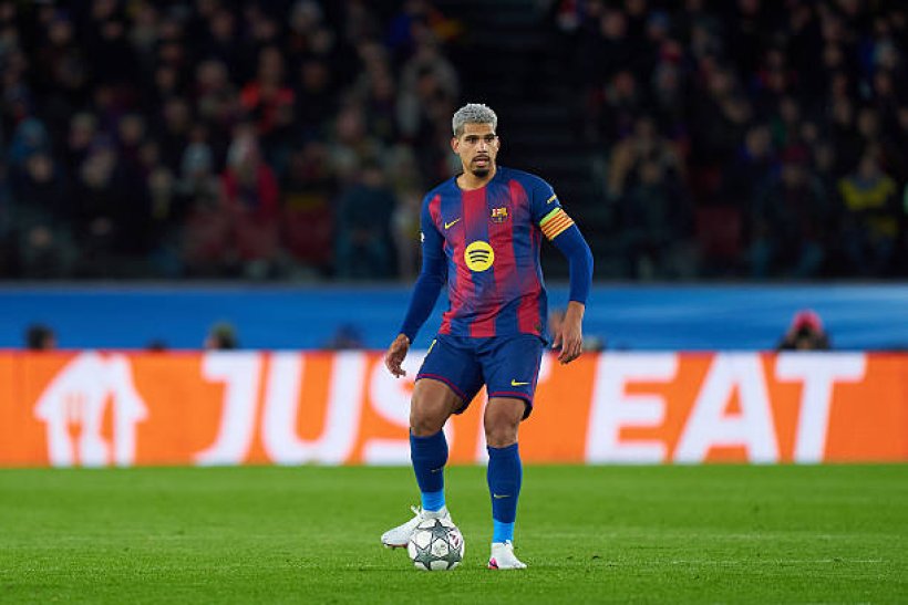 توتنهام يرغب في التعاقد مع مدافع برشلونة