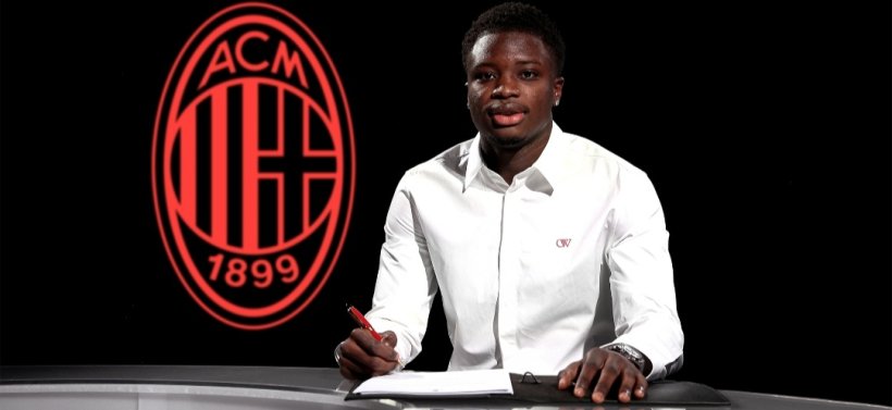 ميلان يضم ألفادجو سيسي رسميًا ويُعيره لكاتانزارو حتى نهاية الموسم