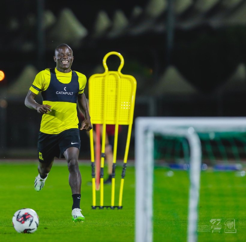 كانتي يضغط لإتمام انتقاله إلى فنربخشة