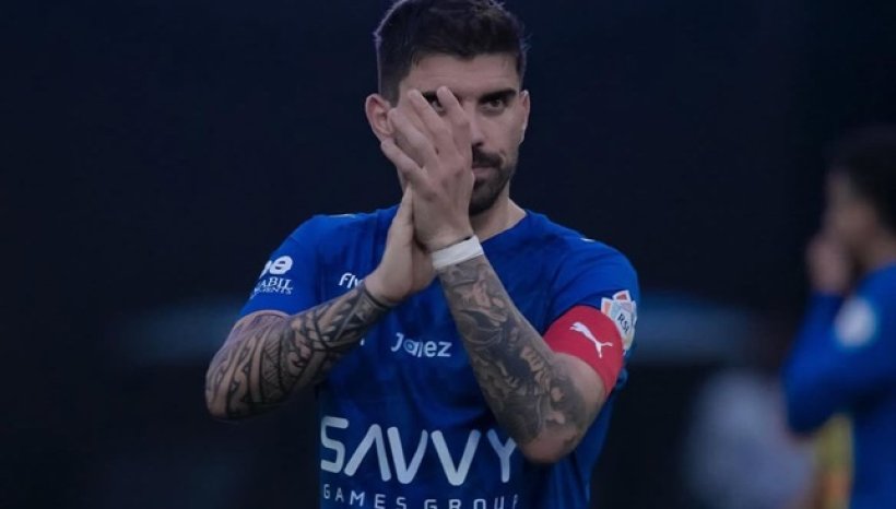 الهلال يغلق ملف نيفيز ويجدد عقده