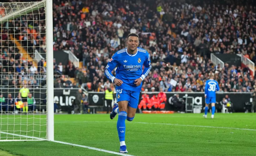 مبابي يصف حكام مباراة فالنسيا بالمهرجين