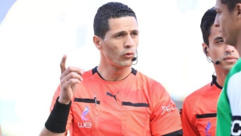 الكشف عن طاقم حكام مباراة الأهلي والإسماعيلي في الدوري