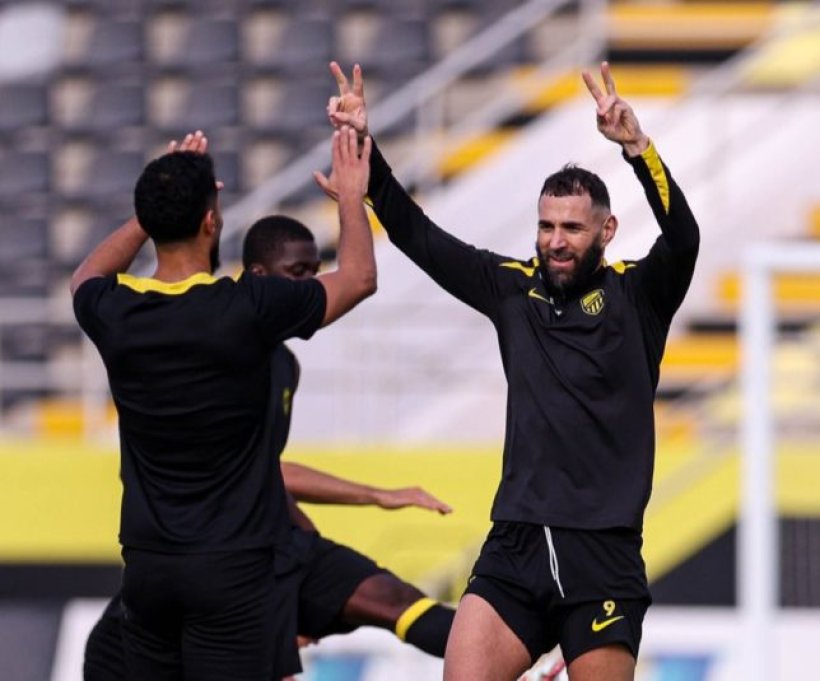 رحيل بنزيما يُخفف من أعباء الاتحاد.. فما الأسباب؟