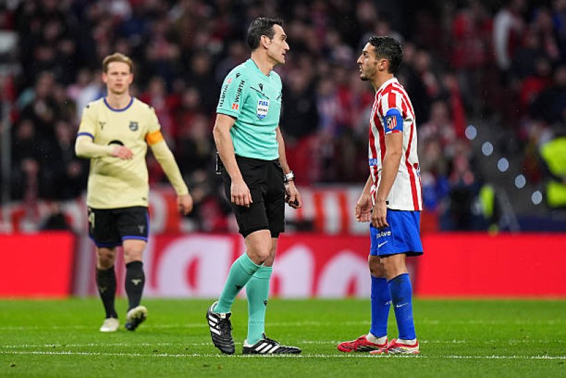 خطأ جسيم في تقرير حكم مباراة أتلتيكو مدريد وبرشلونة