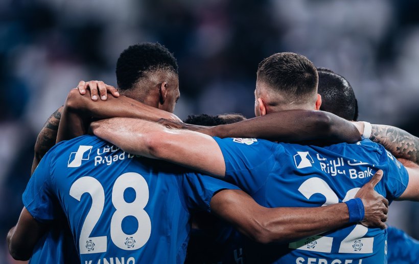 الهلال يحكم قبضته على صدارة الدوري بثنائية الاتفاق