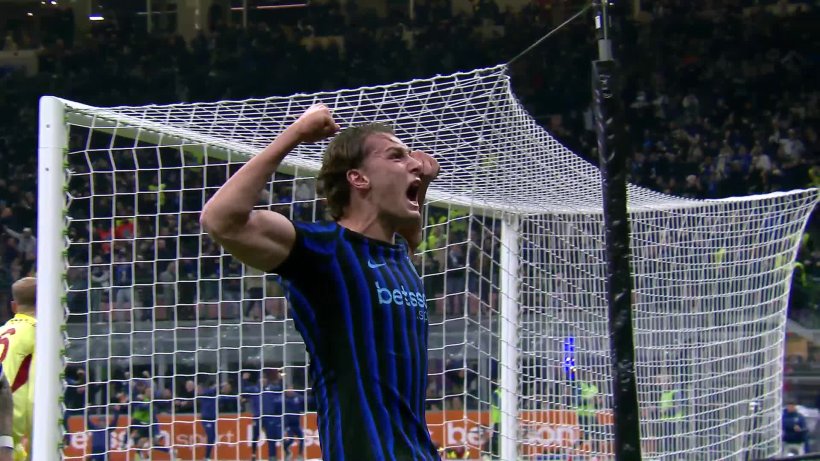 إسبوزيتو أصغر هدافي إنتر ضد يوفنتوس منذ 60 عامًا بعد بالوتيلي