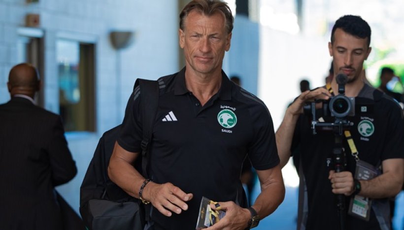 قرار مفاجئ من رينارد تجاه المنتخب السعودي قبل معسكر مارس