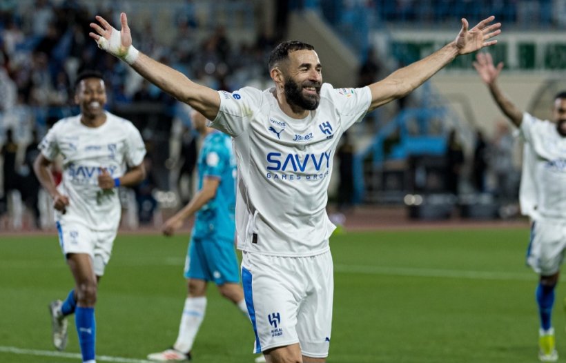 تصرف مفاجئ من بنزيما قبل موقعة الهلال والاتحاد