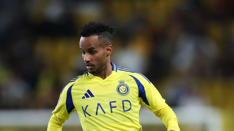 غموض مفاجئ يحيط بمستقبل عبدالرحمن غريب مع النصر