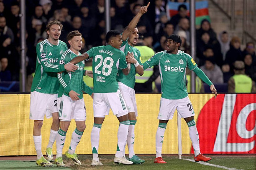 نيوكاسل يكتسح قره باغ في ذهاب ملحق دوري أبطال أوروبا