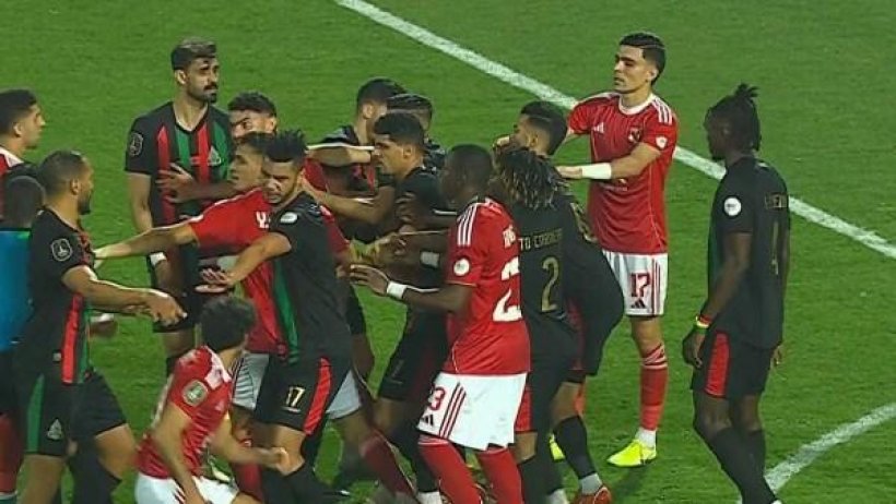 الكاف يطلب توضيحات الجيش الملكي بشأن أحداث مباراة الأهلي