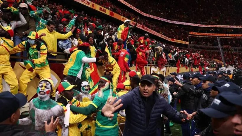 حبس مشجع جزائري و18 مشجعًا سنغاليًا بسبب شغب نهائي أفريقيا