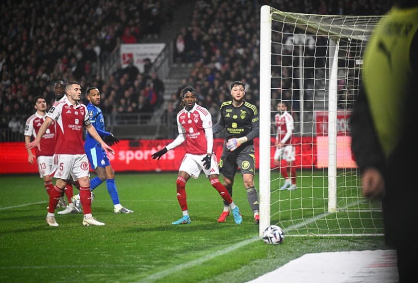 بريست يهزم مارسيليا بثنائية نظيفة ويعمّق جراحه في أولى مباريات باي