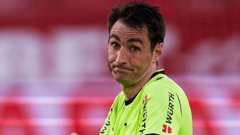 كل ما تريد معرفته عن حكم مباراة كلاسيكو الهلال والاتحاد