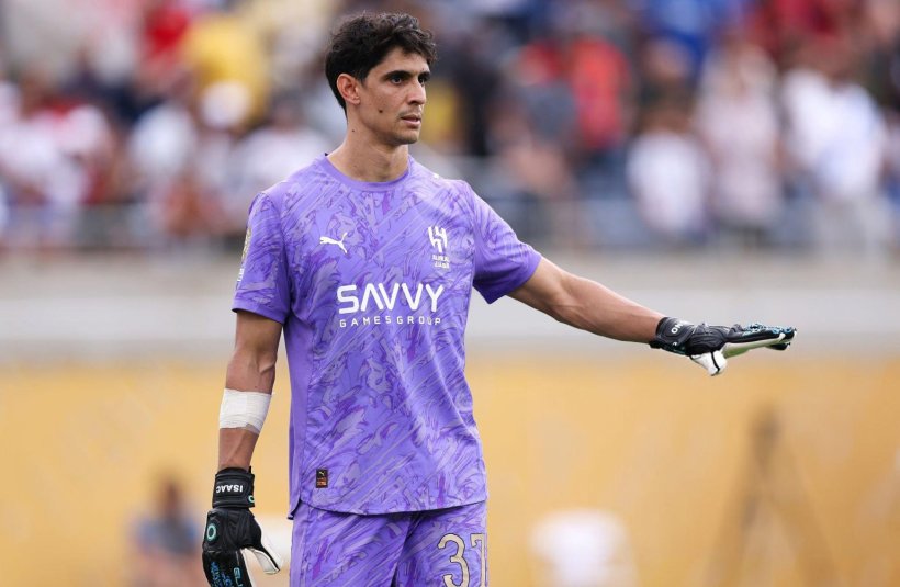 ياسين بونو: الهلال والنصر يمكنهما التنافس مع الأندية الأوروبية