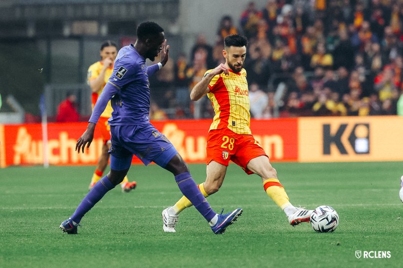 موناكو يحقق انتصاراً دراماتيكياً على لانس 3-2 في الدوري الفرنسي