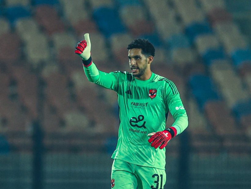 مصطفى شوبير يحرس مرمى الأهلي أمام سموحة