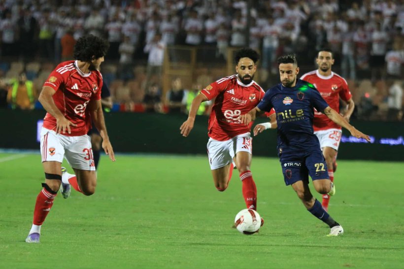 الأهلي يطلب حكامًا أجانب لمباراتي الزمالك وبيراميدز