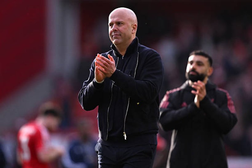 تزايد فرص بقاء سلوت مع ليفربول