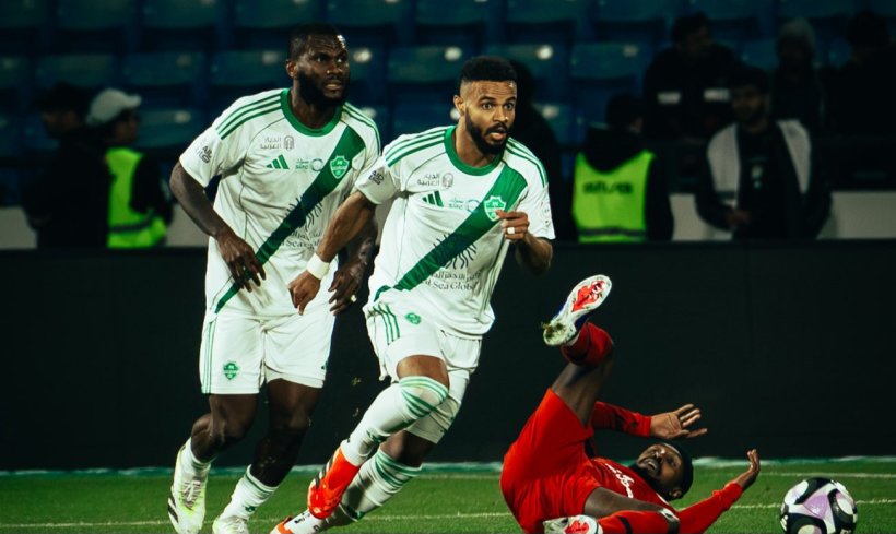 الأهلي يخطف الصدارة مؤقتًا بانتصار درامي على ضمك